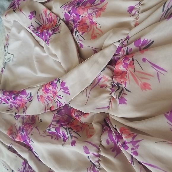 Floral Chiffon Cuffed Short Sleeve V Neck Dress - Picture 8 of 8